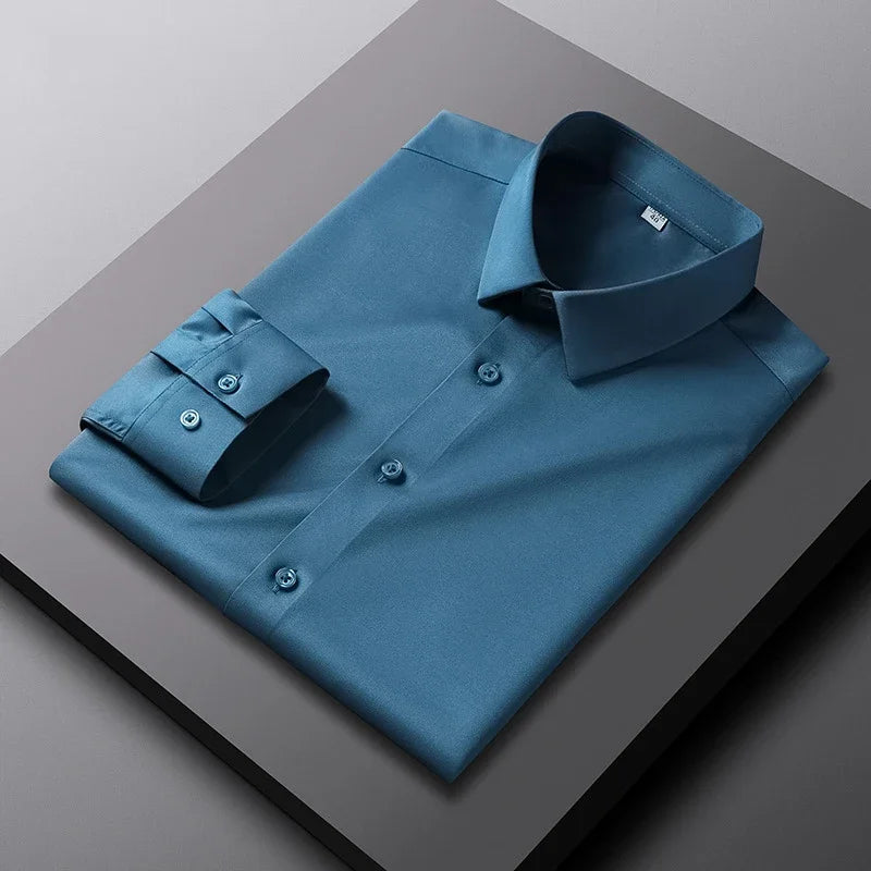 Lake blue fitted shirt made of cotton and polyester