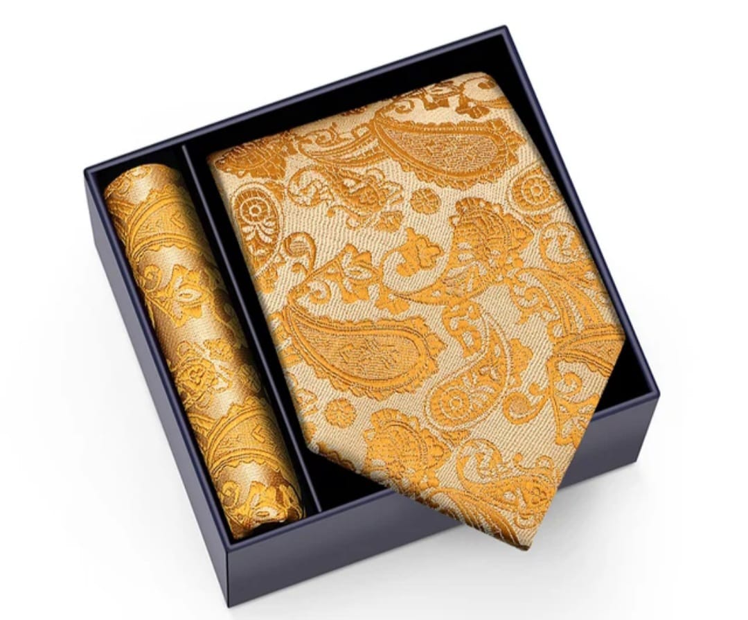 Original gold silk tie with pocket handkerchief